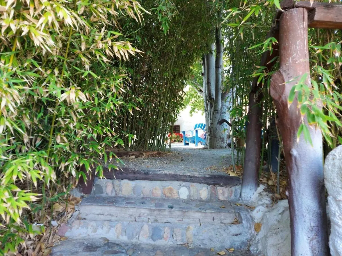 El Guindas, Verdaderamente Un Pedacito De Paraiso 0*, Baza